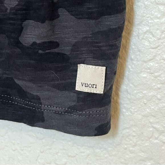 Vuori The Rise Tee in Black Camo size Small - Picture 8 of 11